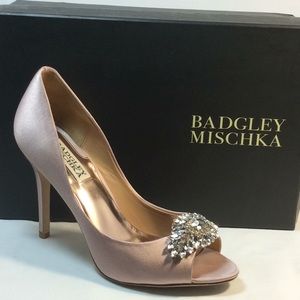 Bradgley Mischka women peep toe blush satin Sz. 7